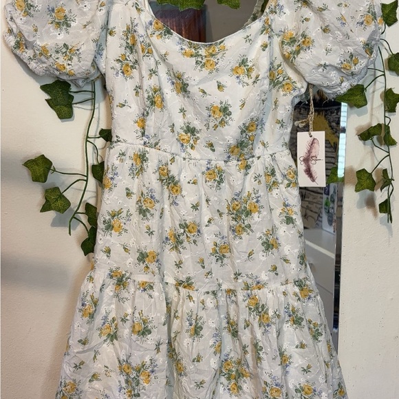 Jessica Simpson White Dress with Yellow Floral Pattern - Picture 1 of 1